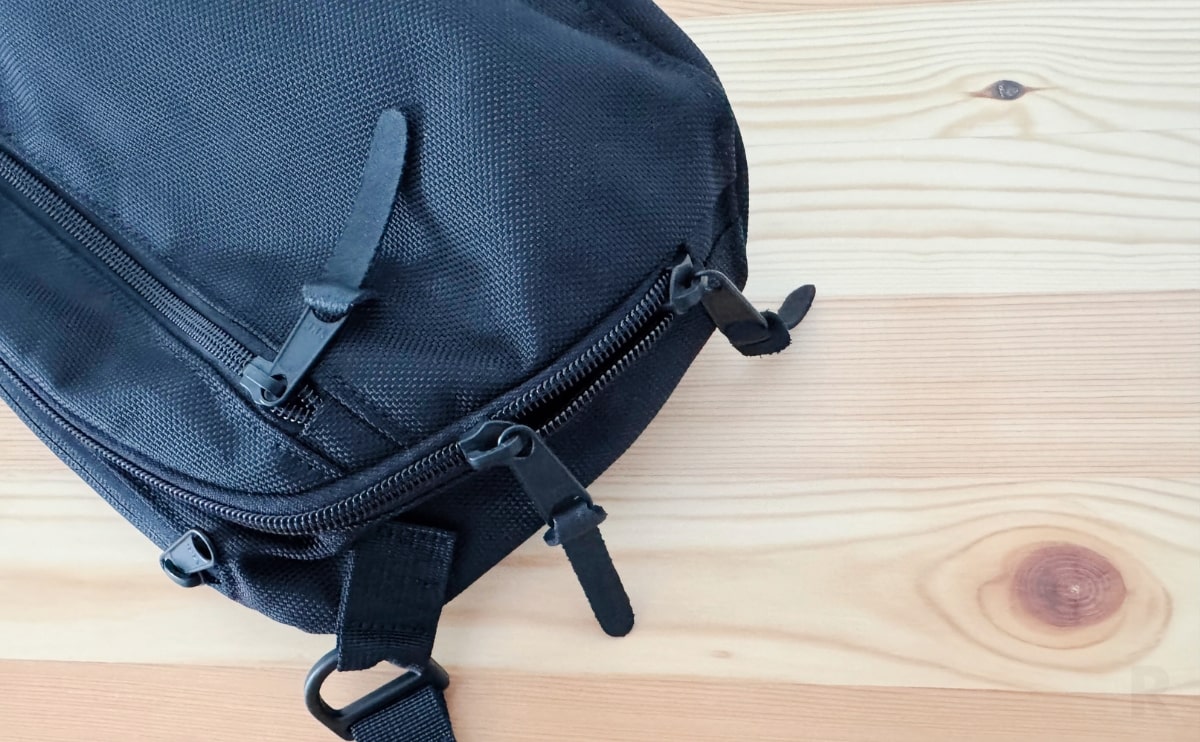 例えば右側によく利用するハンカチなどを収納