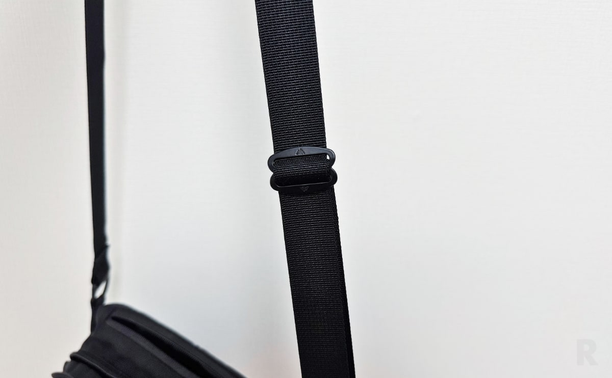 ストラップ部分は特別太いわけではないですが、細いということもなく、使用していて痛みを感じることはありませんでした。