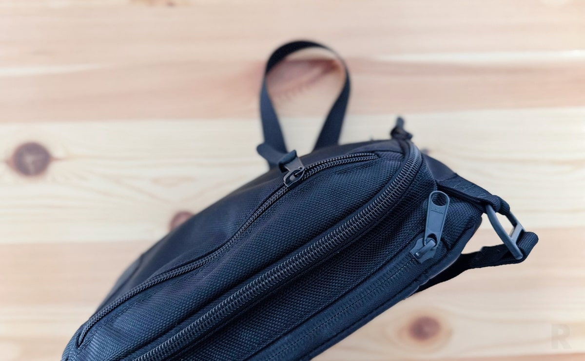 アクセスしやすい外側ポケット。内部にはキーフォブ付き