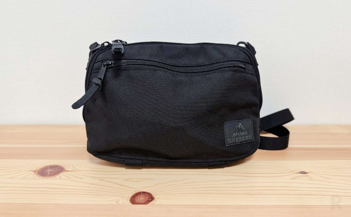 これだけ詰め込んでもまだ少し余裕がありました。バッグの形もキレイに保っていて自立性も問題ありませんでした。