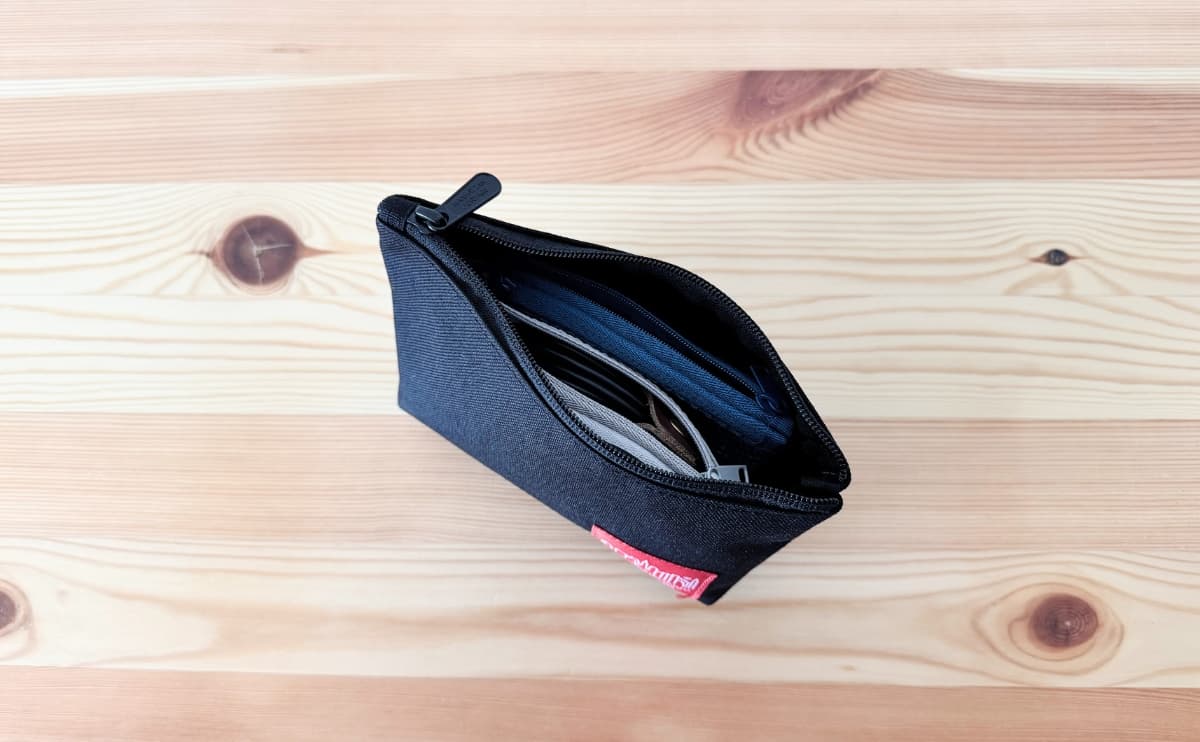 ポーチに収納２