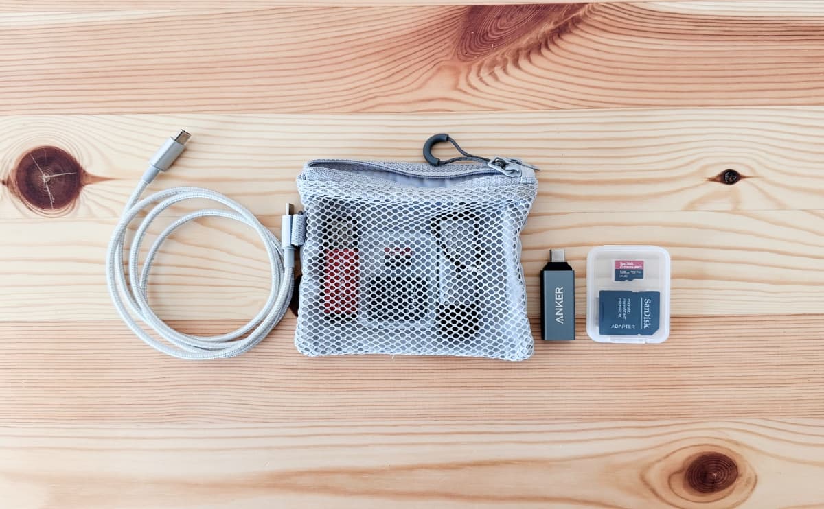 カメラアクセサリを仕分け