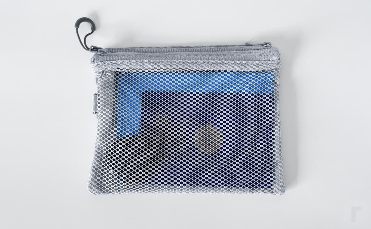 パスポートや通帳、印鑑などの貴重品入れとして