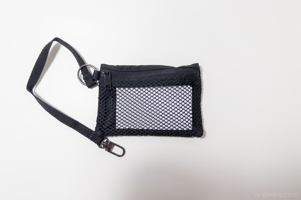 前面側にカードを入れておくと、中身がひと目で確認できてとても便利