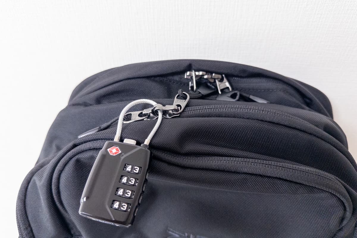 40LはPCポケットも含めロッカブル仕様