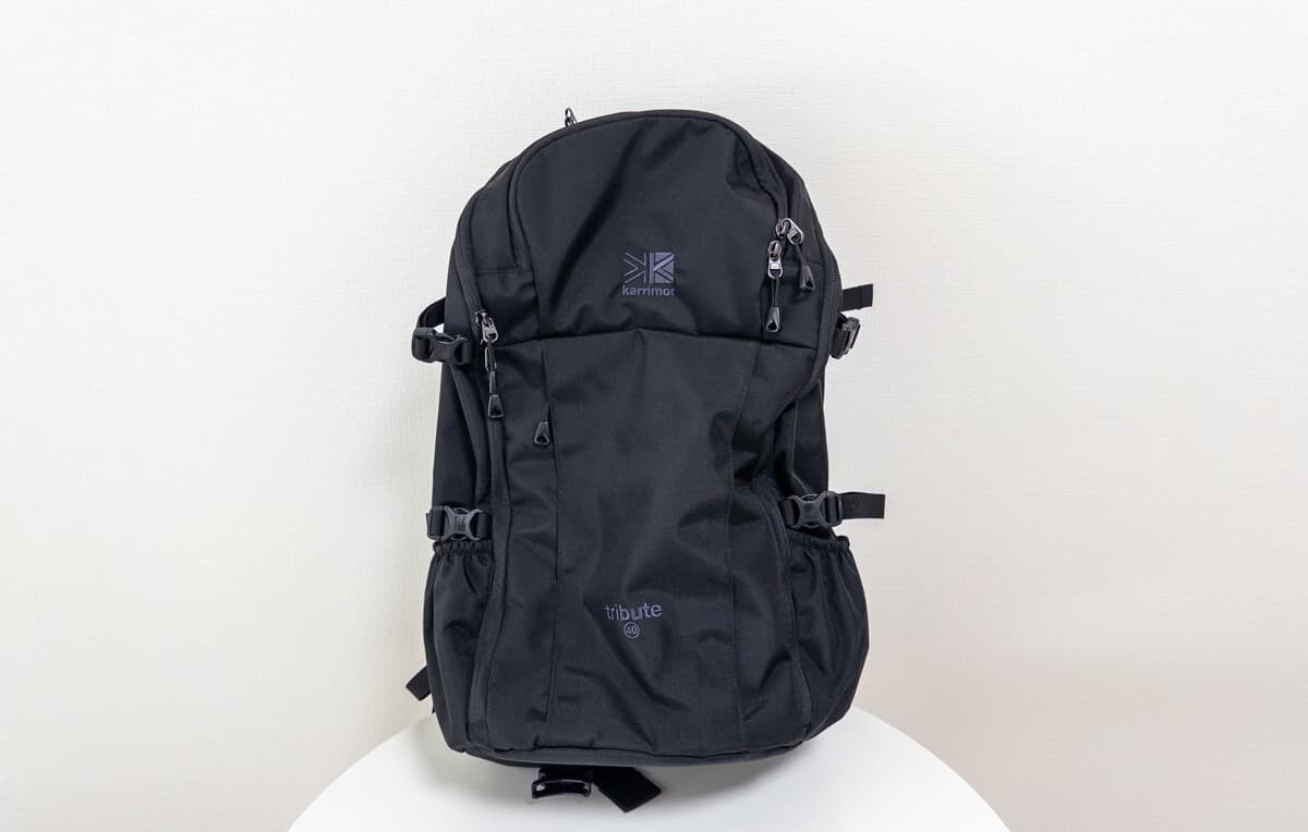 日常使いしやすいシンプルな見た目と豊富な収納部