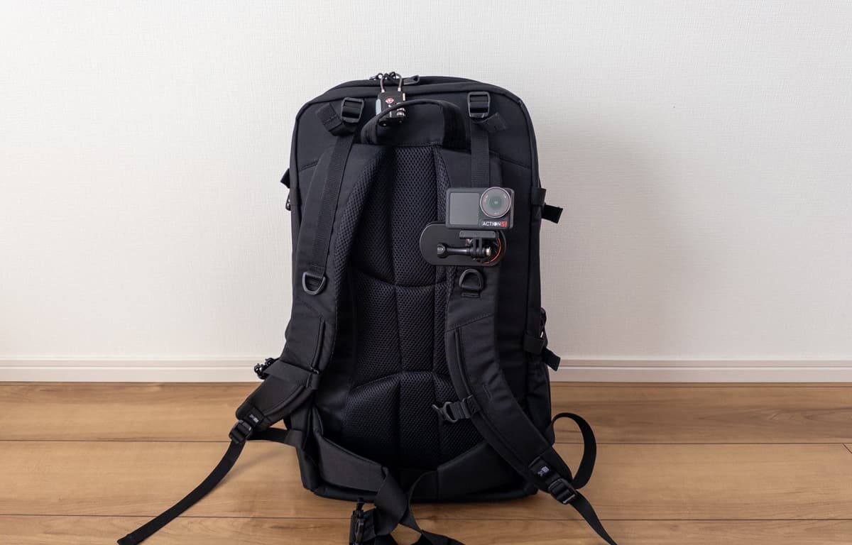 背面は熱がこもりにくい仕様