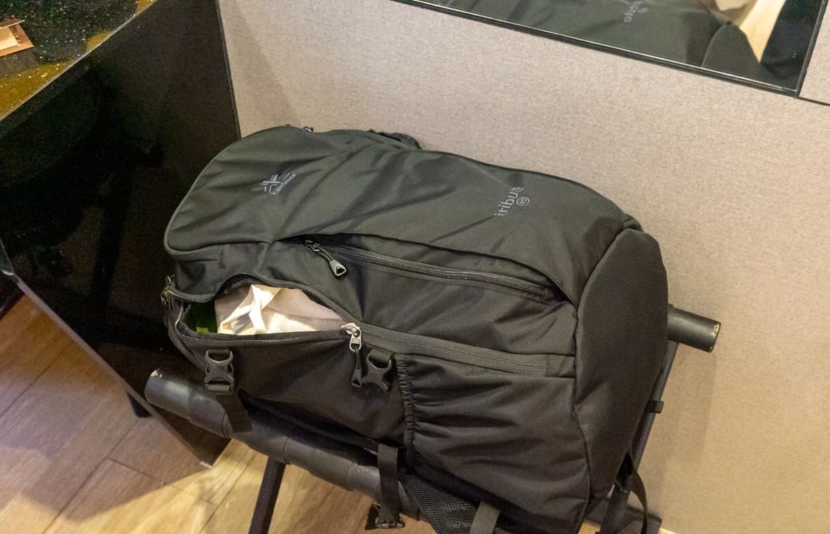 左側だけを開く