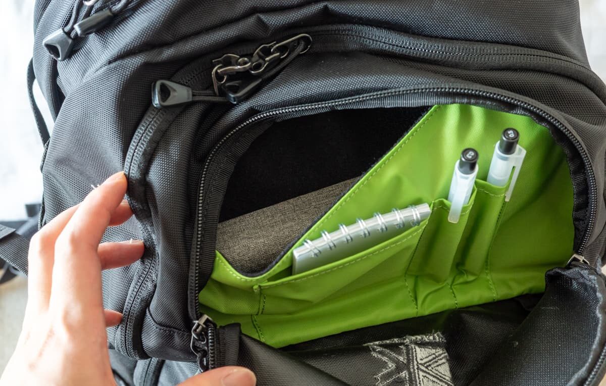 起毛素材を使用したグラスポケット