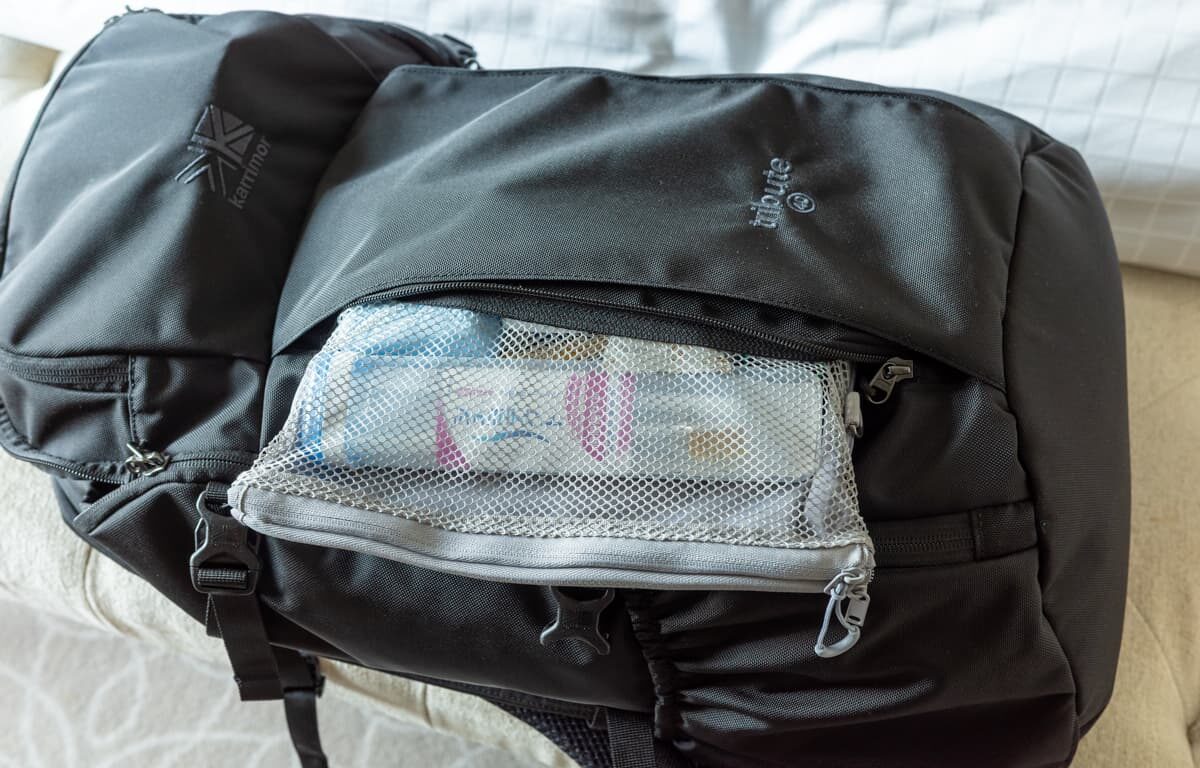 フロントポケットには日用品