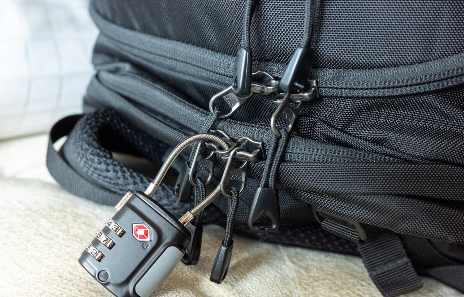 ロッカブルジッパー