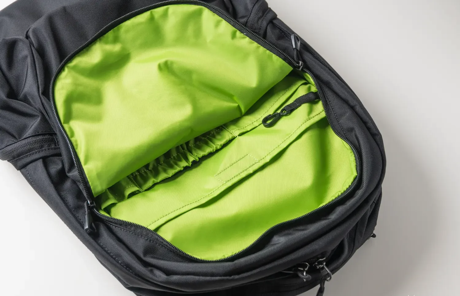 フロントポケット