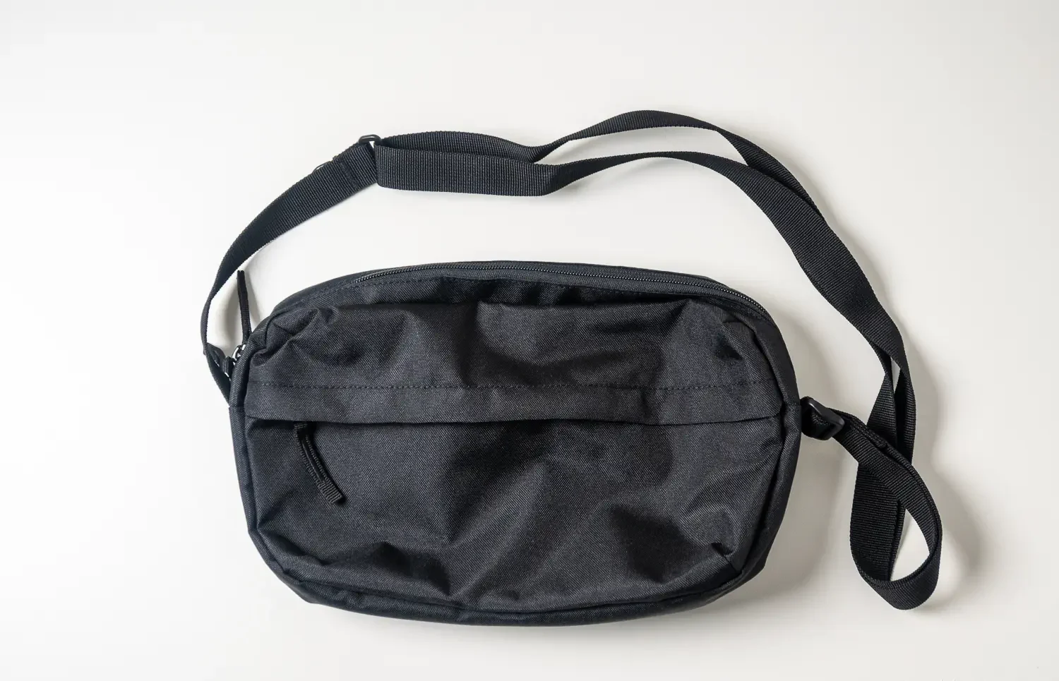 無印良品の撥水ショルダーバッグの外観と機能性