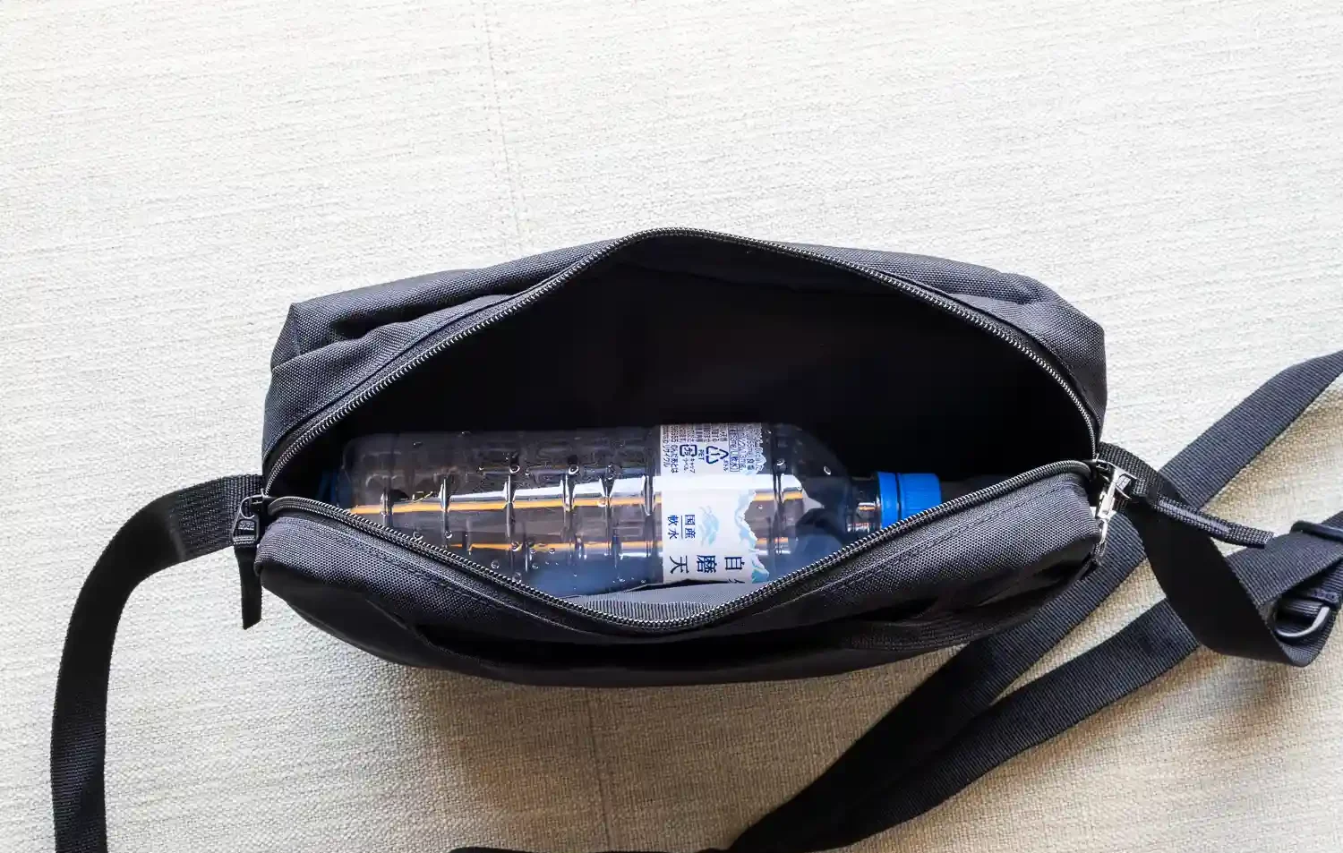 ペットボトルが横向きのまま収まる