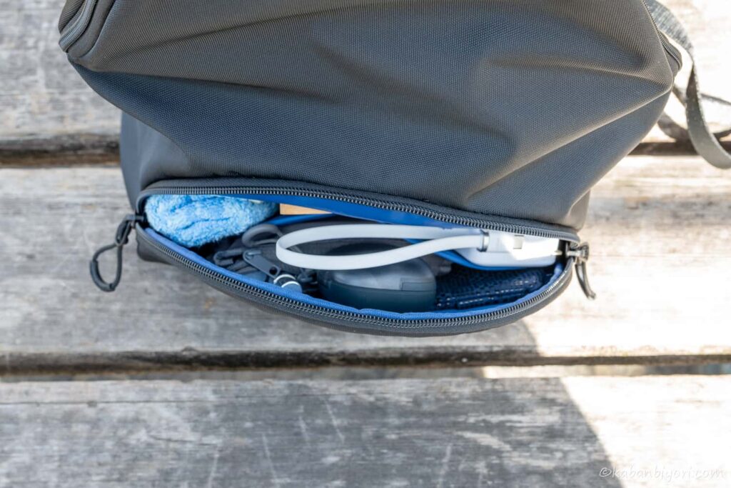 フロントポケット