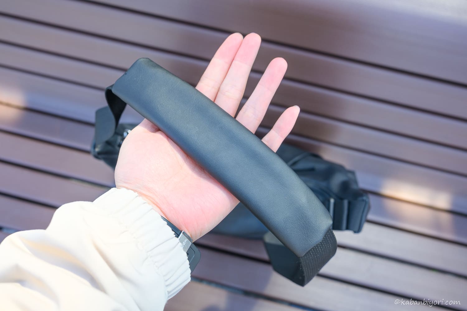 スライド式のショルダーパッドが心地良い