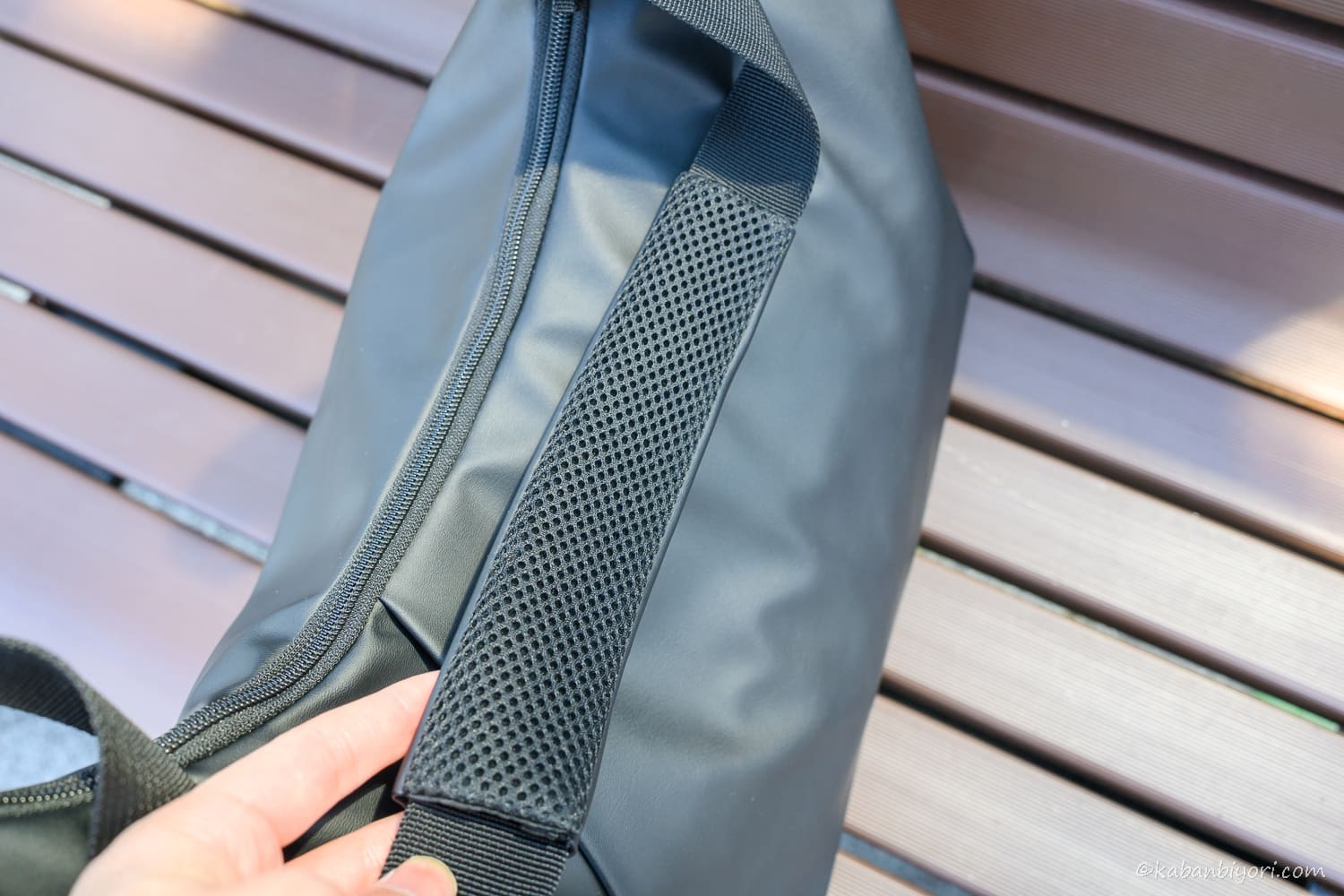 裏側はメッシュ加工