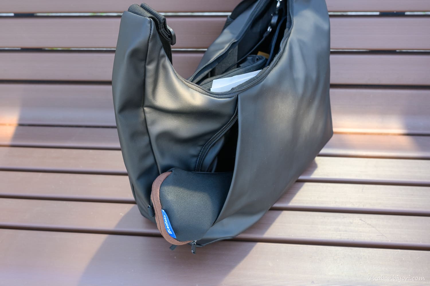 ミニ三脚を収納